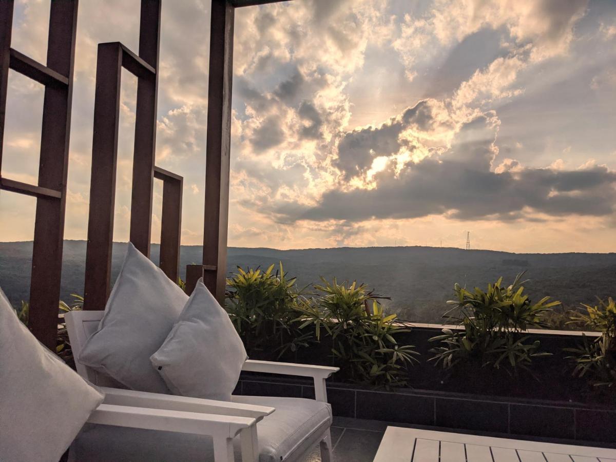 Leela Resort, The Exotic Boutique Hotel - Pure Veg Mahābaleshwar Exteriör bild
