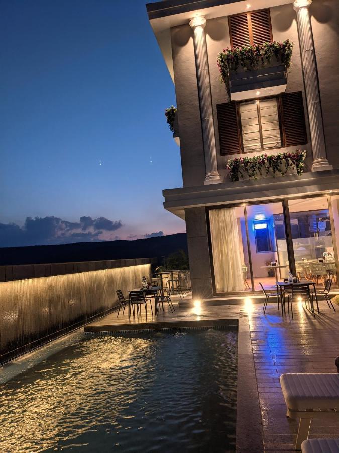 Leela Resort, The Exotic Boutique Hotel - Pure Veg Mahābaleshwar Exteriör bild