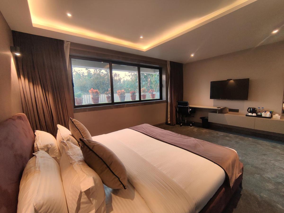 Leela Resort, The Exotic Boutique Hotel - Pure Veg Mahābaleshwar Exteriör bild