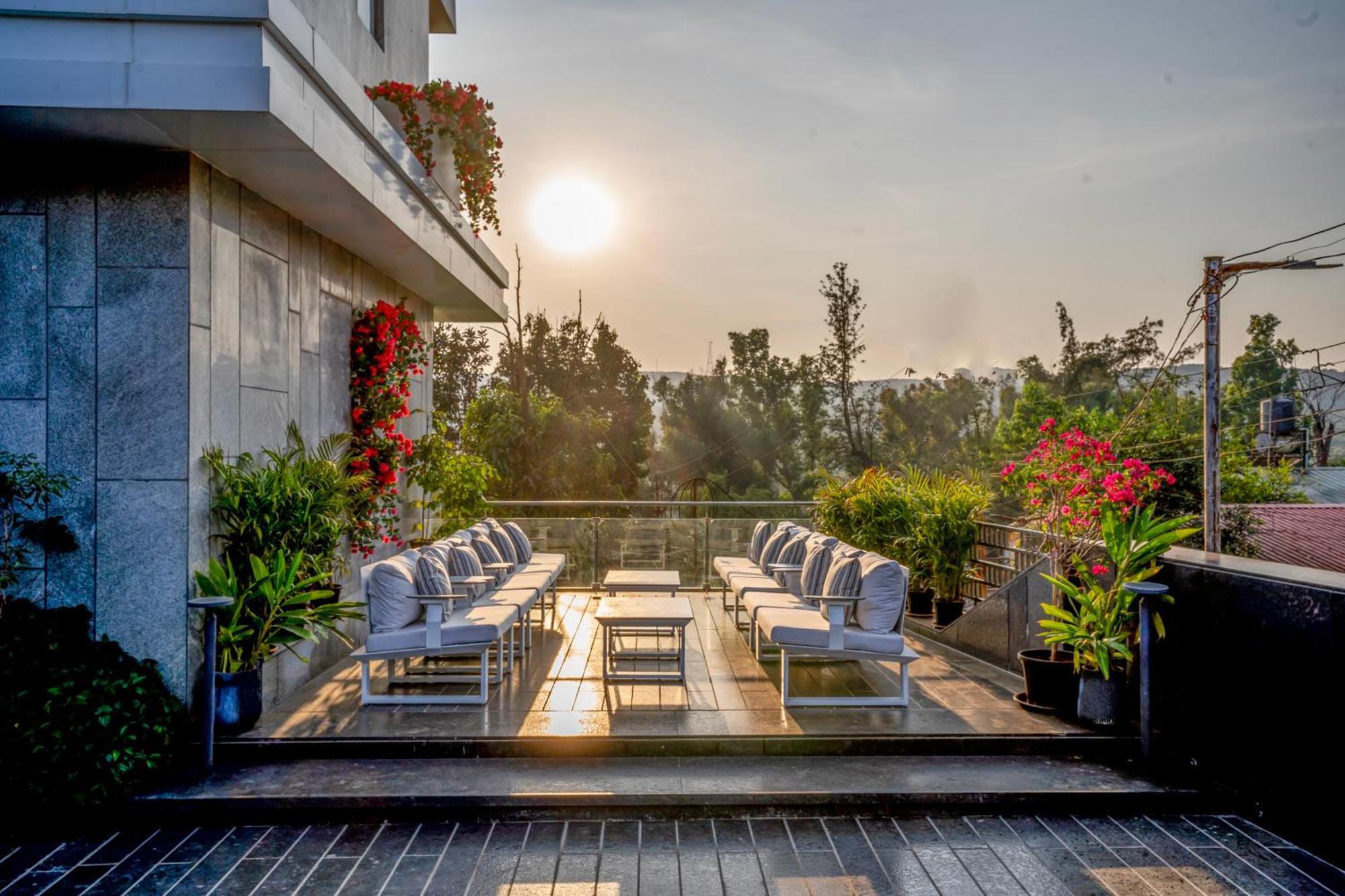 Leela Resort, The Exotic Boutique Hotel - Pure Veg Mahābaleshwar Exteriör bild