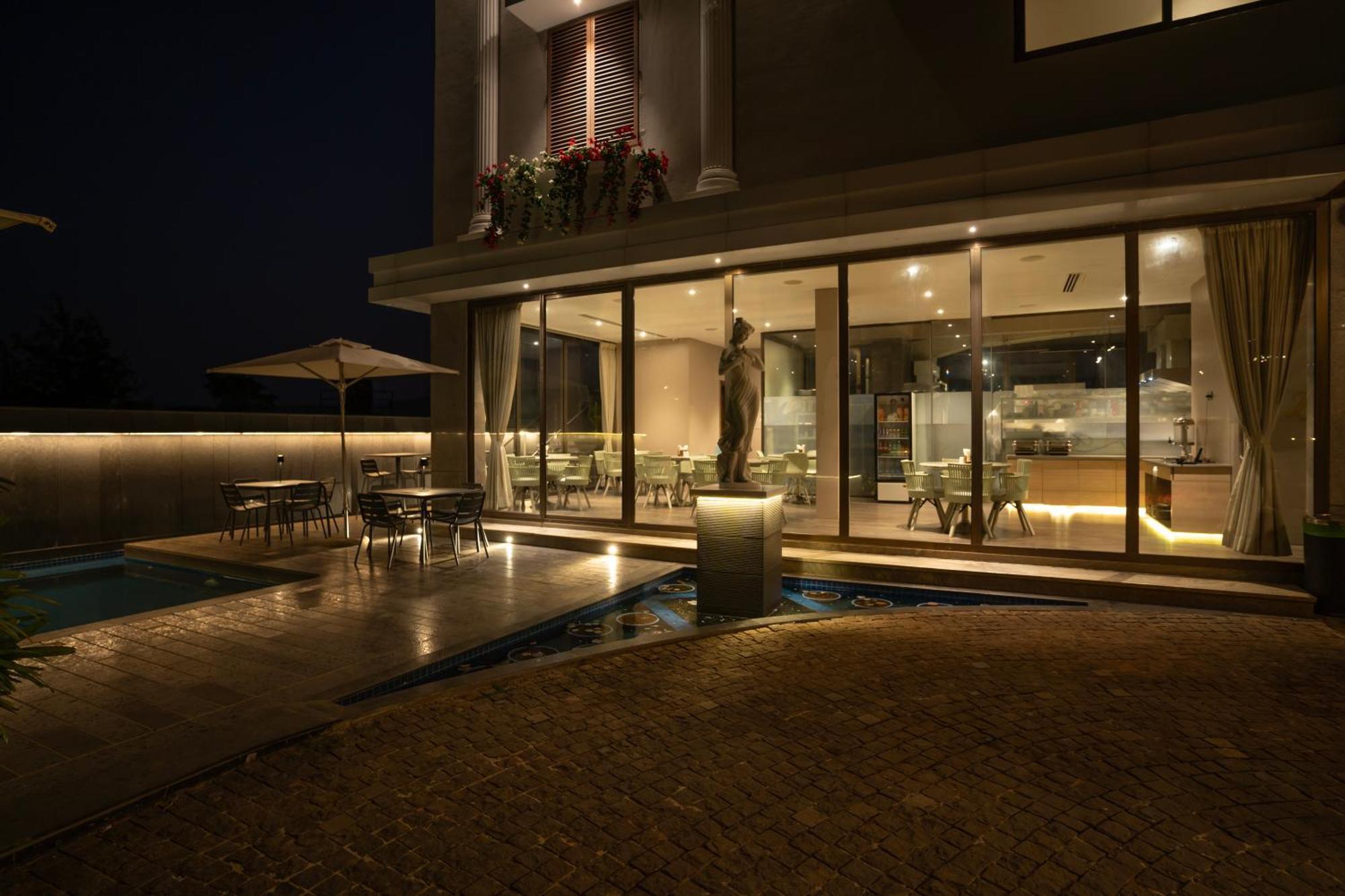 Leela Resort, The Exotic Boutique Hotel - Pure Veg Mahābaleshwar Exteriör bild