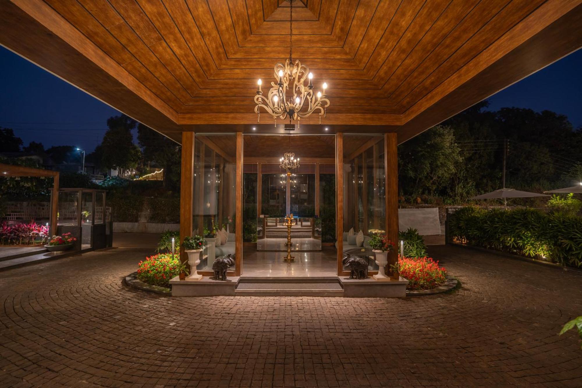 Leela Resort, The Exotic Boutique Hotel - Pure Veg Mahābaleshwar Exteriör bild