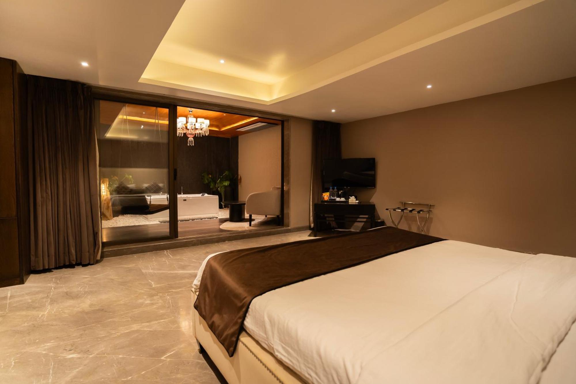 Leela Resort, The Exotic Boutique Hotel - Pure Veg Mahābaleshwar Exteriör bild